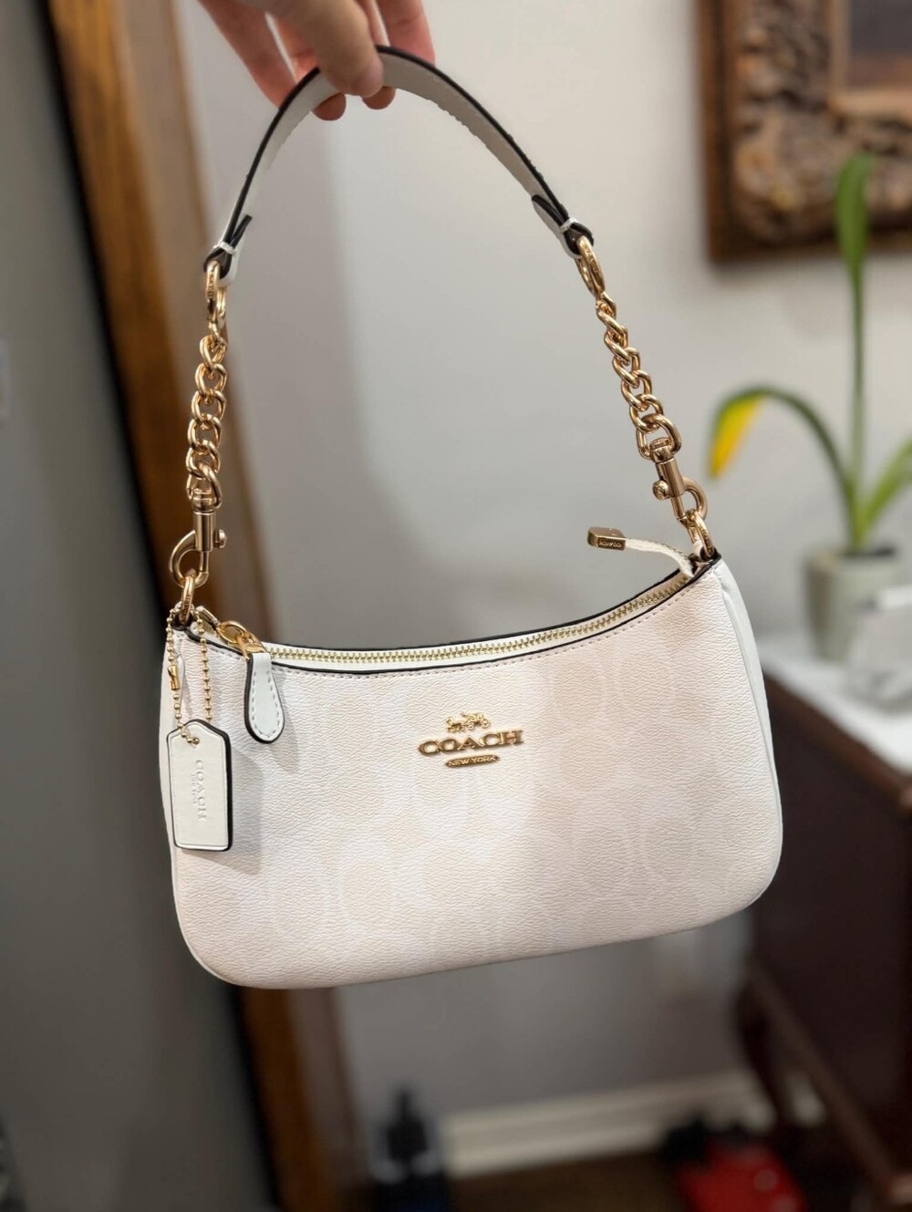 Coach White Leather Teri Shoulder Bag with Gold Chain Strap